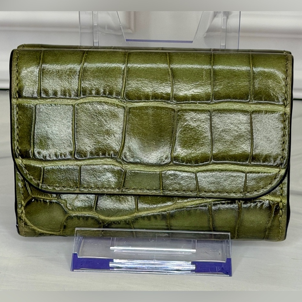 Chloé C Croc Embossed Trifold Wallet Olive Green | Gold Hardware | Compact - Picture 3 of 9